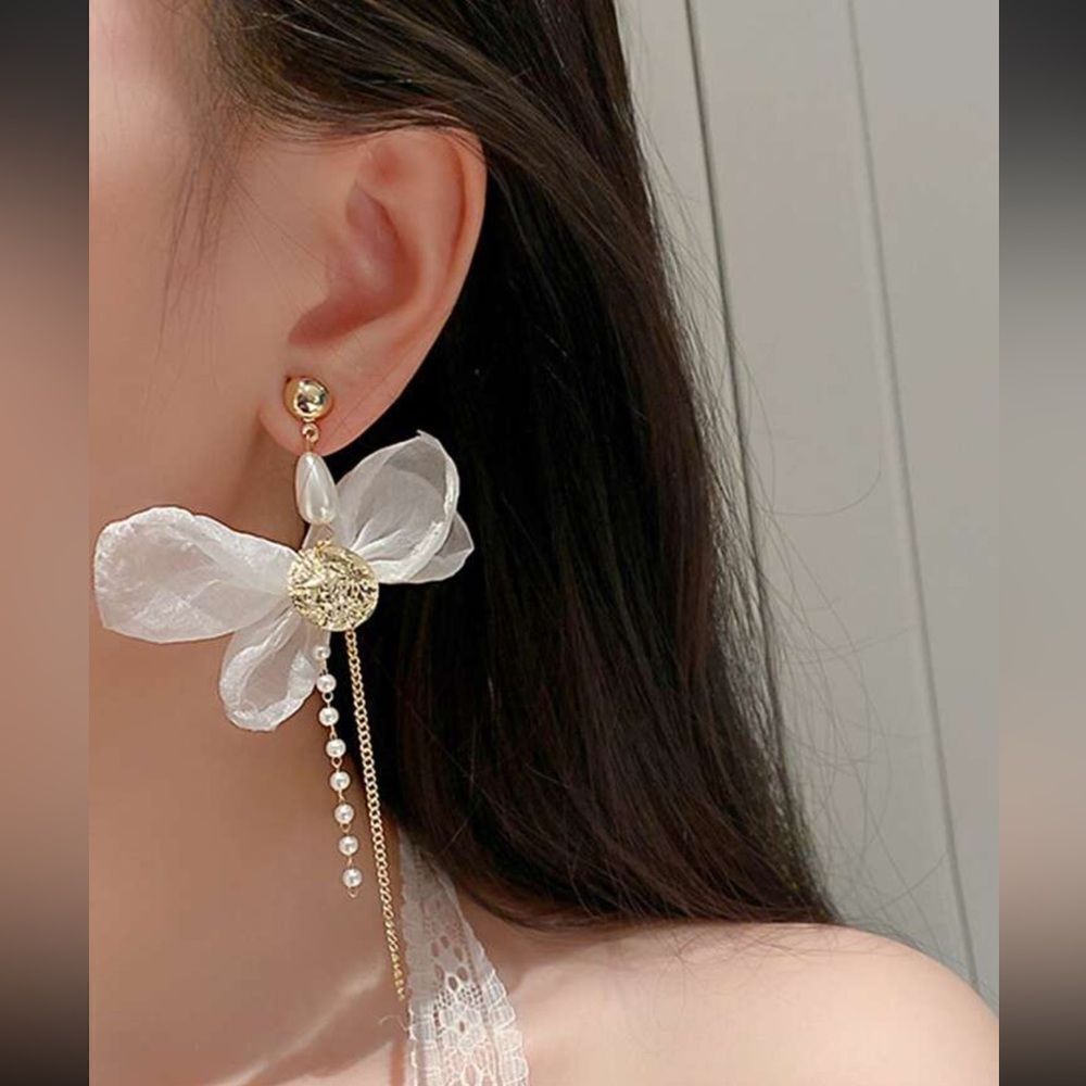 White Bow Earrings M482